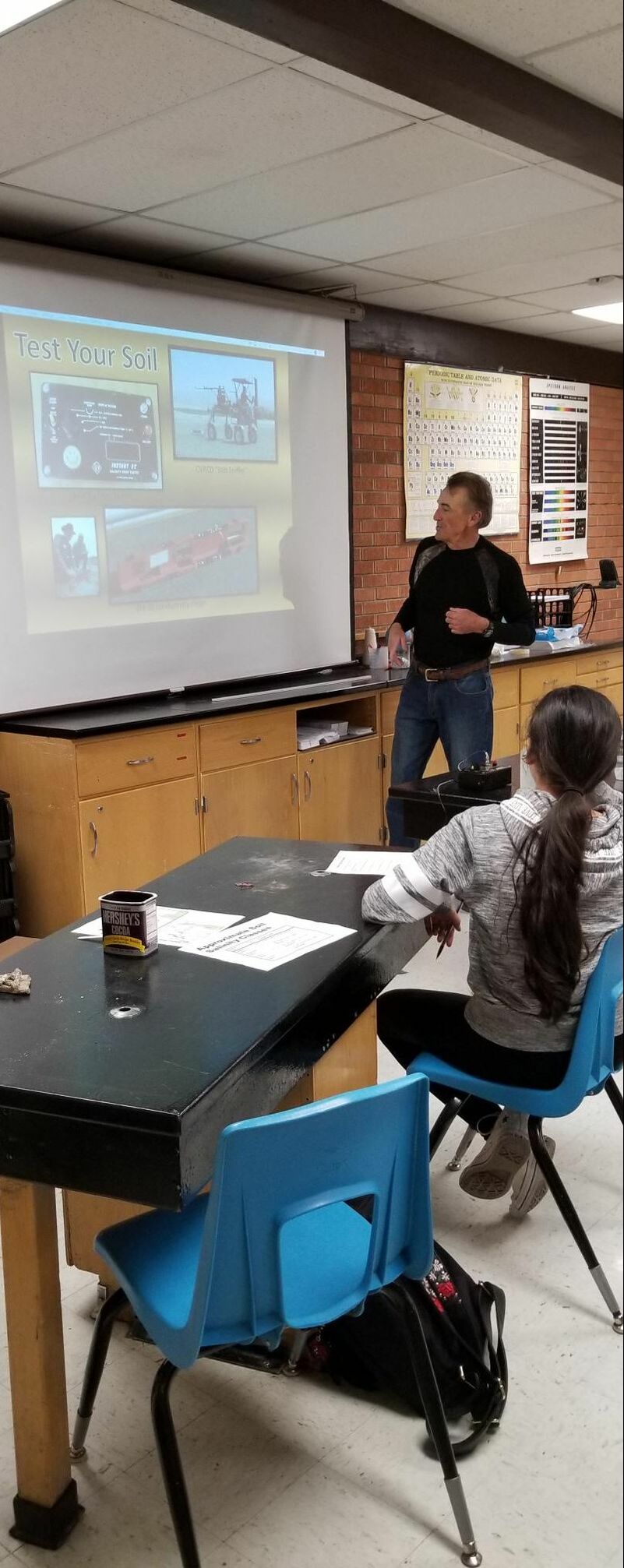 Soil Sceintist, Dave Dearstyne, teaches Montrose High School 9th grader students about soil testing.